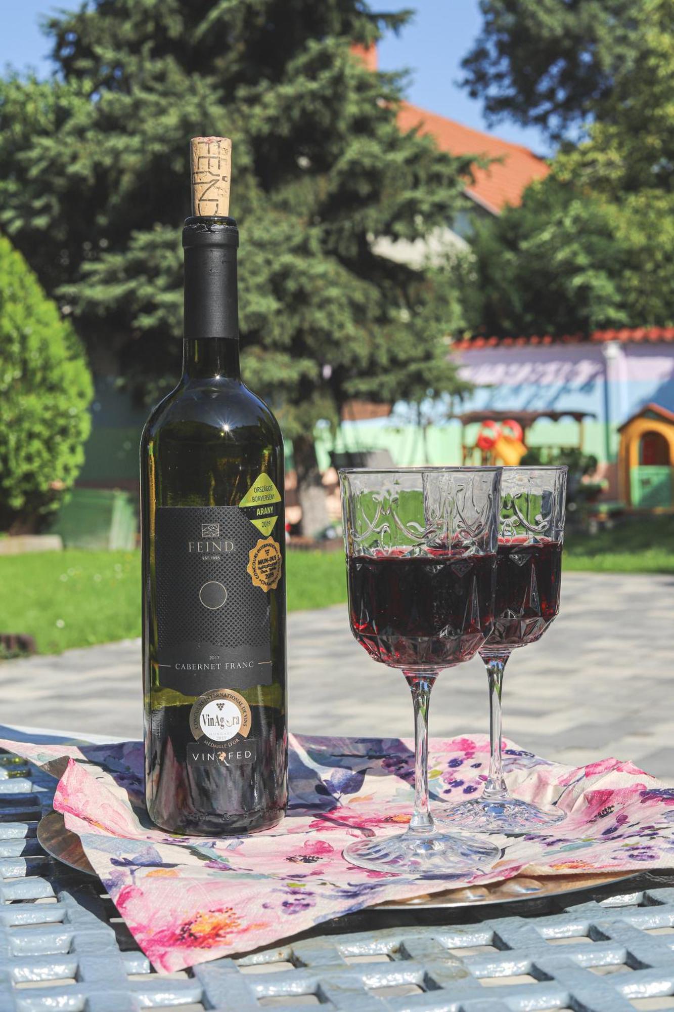 Szivarvany Panzio 세게드 외부 사진